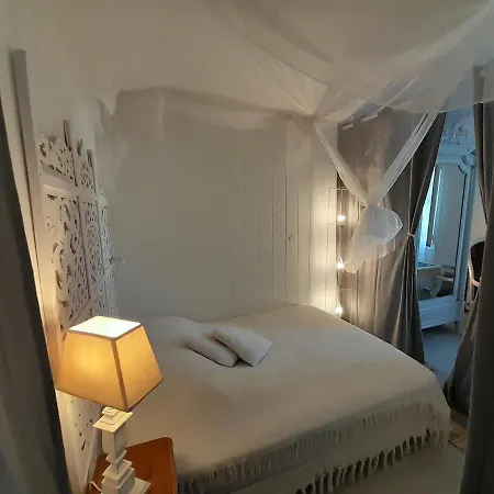 Romance A 70 M De La * Royan